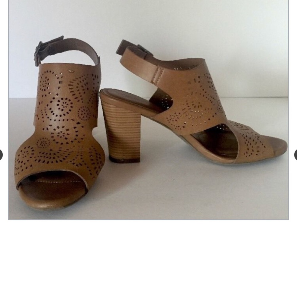 Solesenseability Tan Block heel sandals